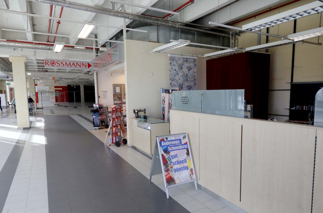 Wer neben dem Kirmesbesuch am Sonntag größere Einkäufe plant, wird unter Umständen länger nach einem Parkplatz in der Nähe suchen müssen, denn das Parkhaus im Hornecenter bleibt geschlossen. Foto: Volkmer