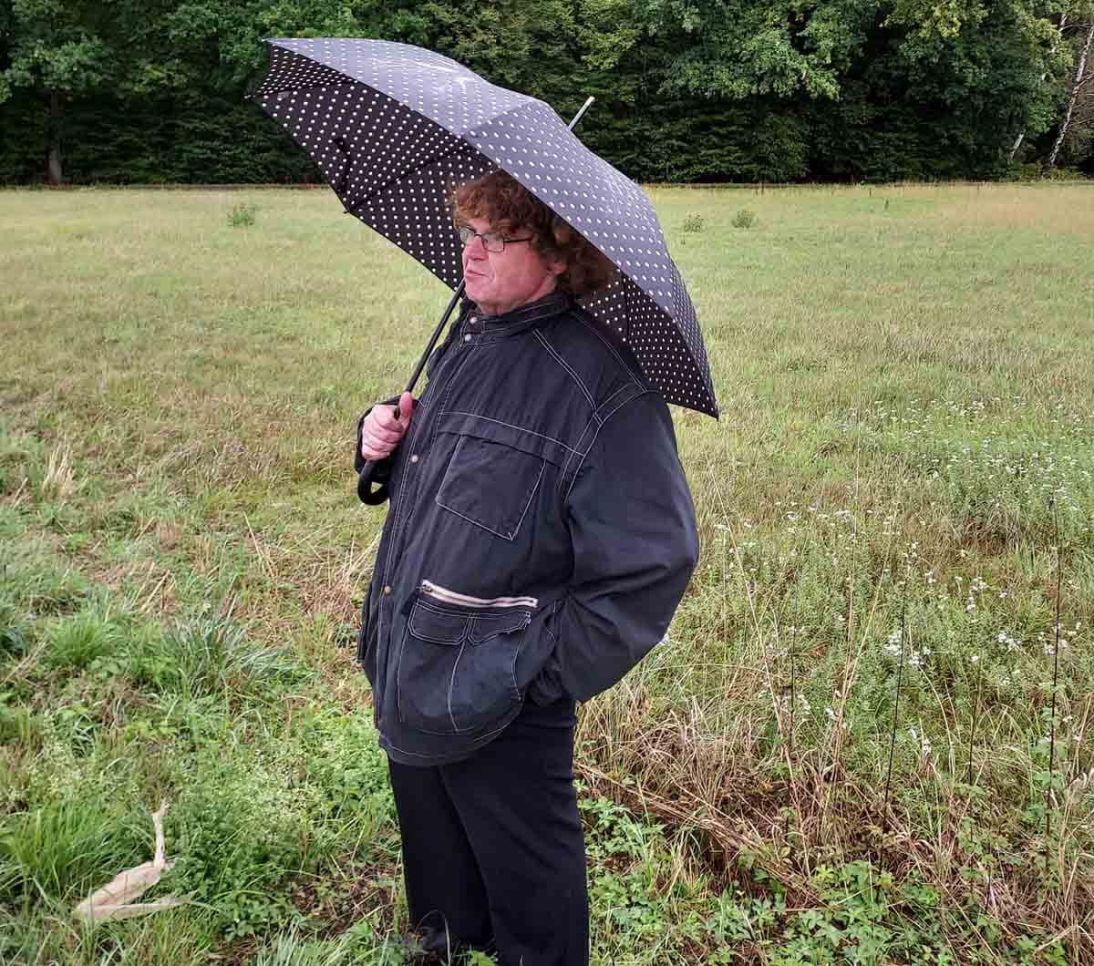 Bei der nasskalten Naturwanderung am Stiegenkamp gab es wieder Wissenswertes von Dr. Götz Loos. Foto: privat