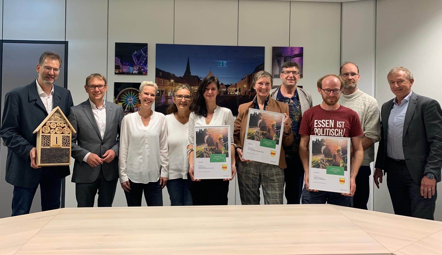 Die diesjährigen Preisträger/innen beim Westenergie-Klimaschutzpreis in Werne freuen sich über ihre Auszeichnung. Foto: Westenergie