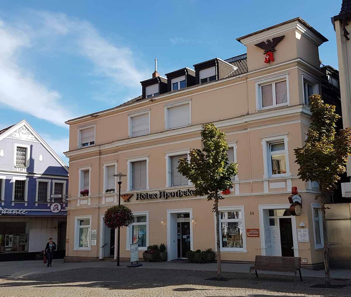 Die Adler-Apotheke am Markt 14 in Werne begeht eine Jubiläumswoche. Foto: privat