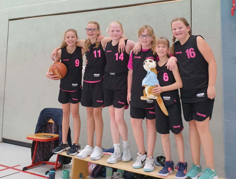 Die Basketball-Mädchen aus Werne feierten einen haushohen Sieg gegen Dortmund. Foto: privat