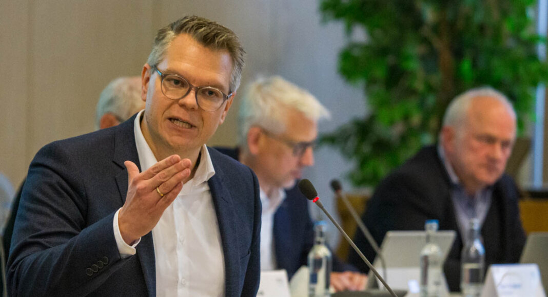 Kreisdirektor und Kämmerer Mike-Sebastian Janke bei seiner Haushaltsrede Foto: Kreis Unna / Alexander Heine