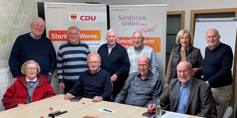 Wernes CDU-Chef Rolf Weißner (sitzend, 2. von rechts) hatte die Mitglieder der Senioren-Union eingeladen. Foto: privat