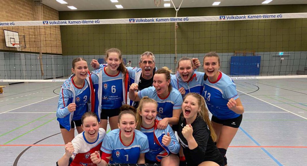 Ein gewohntes Bild: Am Ende jubeln die Werner Damen in der Volleyball-Oberliga. Foto: Kollhoff