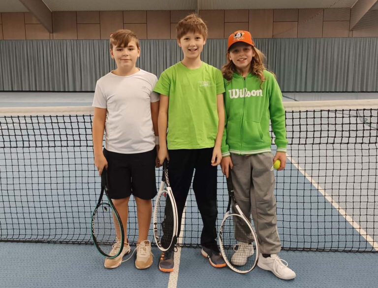 Die U12-Junioren mit (von links) Felix Kauke, Theo Ulrichs und Tom Neugebauer feierten gleiche einen Sieg. Foto: WTC