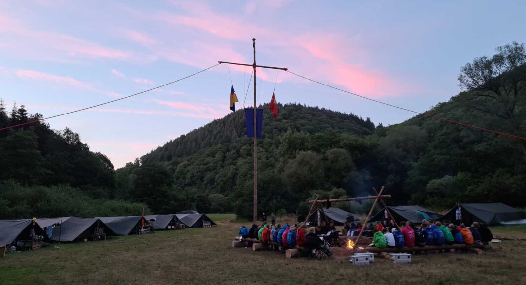 Das Zeltlager 2023 wirft seine Schatten voraus. Zunächst blicken die Verantwortlichen aber bei einem Dia-Nachmittag zurück. Foto: privat