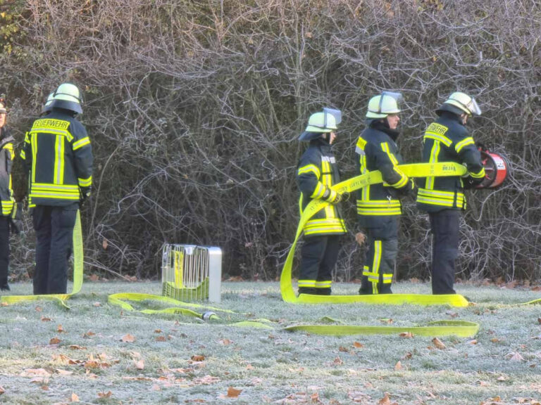 Beim Grundlehrgang mussten die Freiwilligen der Feuerwehr Werne ihr Können unter Beweis stellen. Foto: Feuerwehr Werne