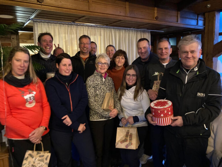 Der Adventsvierer beim Golfclub Westerwinkel brachte eine stattliche Spende für den Hospizverein ein. Foto: privat
