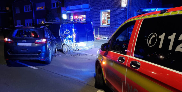 Zu einem Unfall kam es am Samstagnachmittag auf der Ovelgönne in Werne. Rettungsdienst, Feuerwehr und Polizei waren im Einsatz. Foto: Feuerwehr Werne