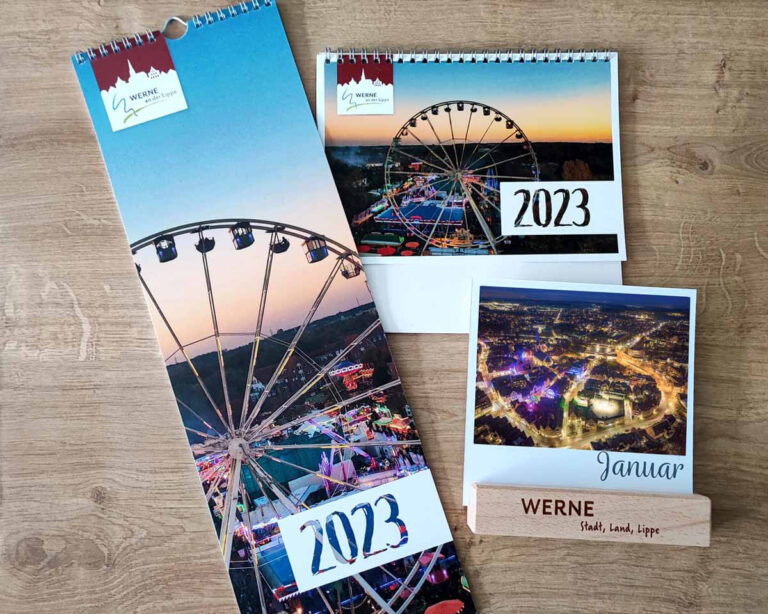 Die neuen Werne-Kalender für das Jahr 2023 sind ab sofort erhältlich. Foto: Werne Marketing GmbH