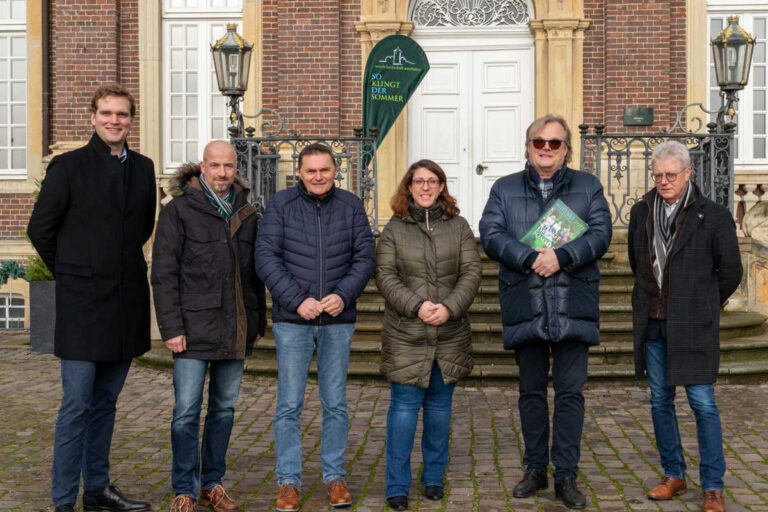 Stellten die Neuerungen vor (von links): Maximilian Klapsing, Stefan Göttker, Dietmar Bergmann, Maike Teetz, Dirk Klapsing und Robert Vornholt. Foto: Gemeinde Nordkirchen