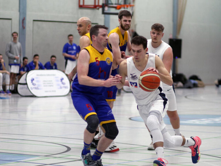 Nils Brinkmann zeigte bei seinem Heim-Abschied eine starke Leistung für die LippeBaskets. Foto: Wagner