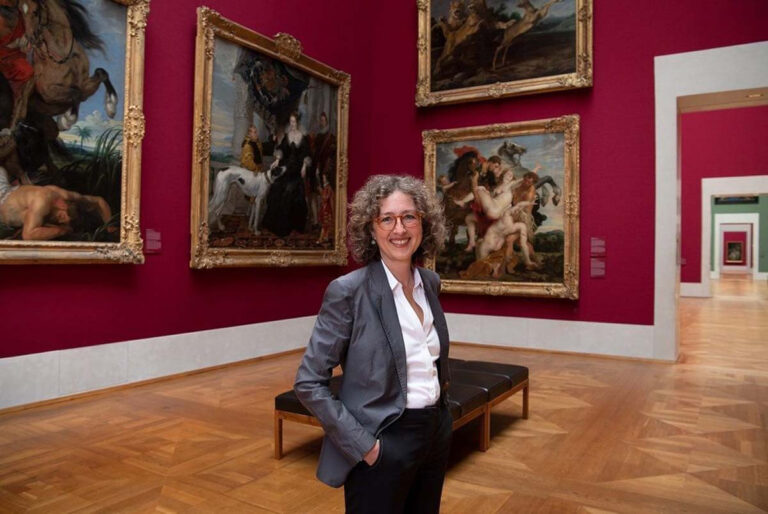 Mirjam Neumeister, Sammlungsleiterin Flämische Malerei in der Alten Pinakothek der Bayerischen Staats- und Gemäldesammlungen, übernimmt persönlich die Führung. Foto: Elisabeth Greil