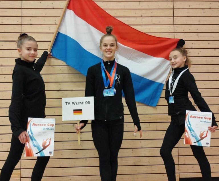 Sophie Grass (von links), Lea Hohefeld und Arina Vogel vertraten die Farben des TV Werne sehr erfolgreich in Luxemburg. Foto: privat