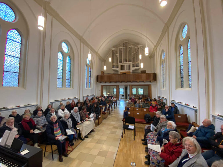 Das Adventsliedersingen in der Martin-Luther-Kirche war gut besucht. Foto: Anke Schwarze