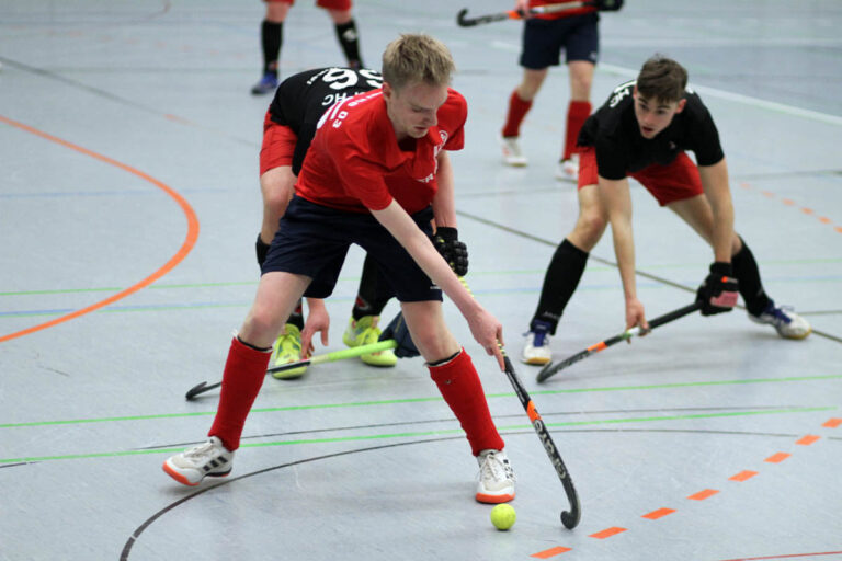 TV-Spieler Henning Schriever findet gegen die starke Soester Abwehr keine Lücke. Foto: Wagner