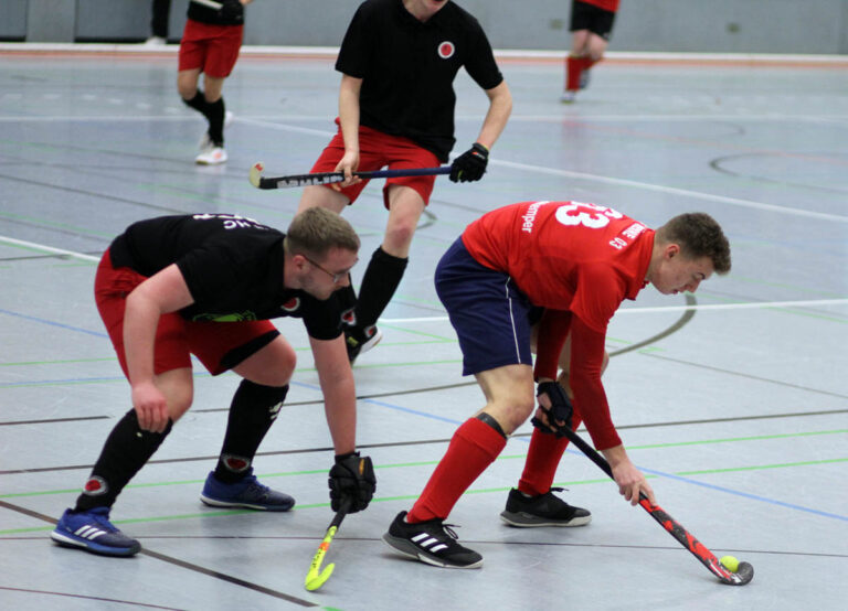 TV-Offensivspieler Simon Osterkemper (rechts) erzielte zwei Tore in Münster. Foto: Wagner