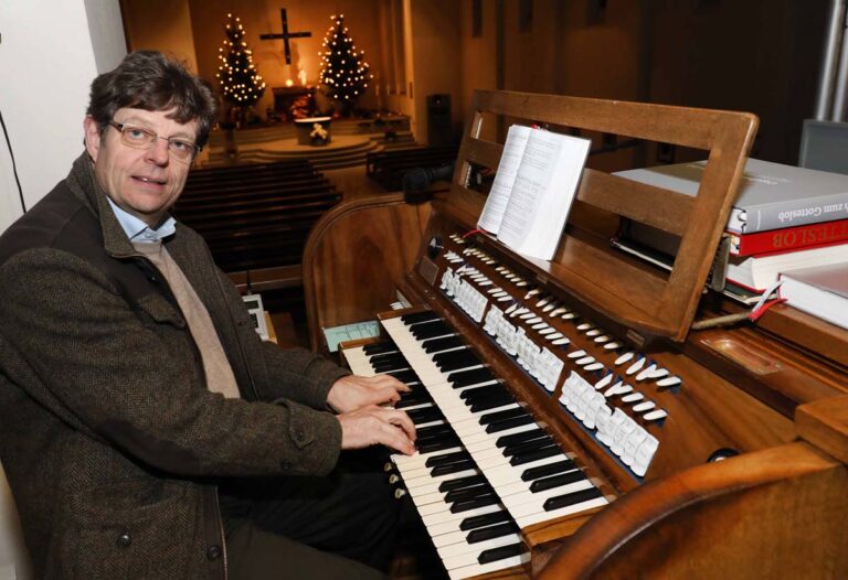 Hans-Joachim Wensing an der Orgel. Foto: Archiv