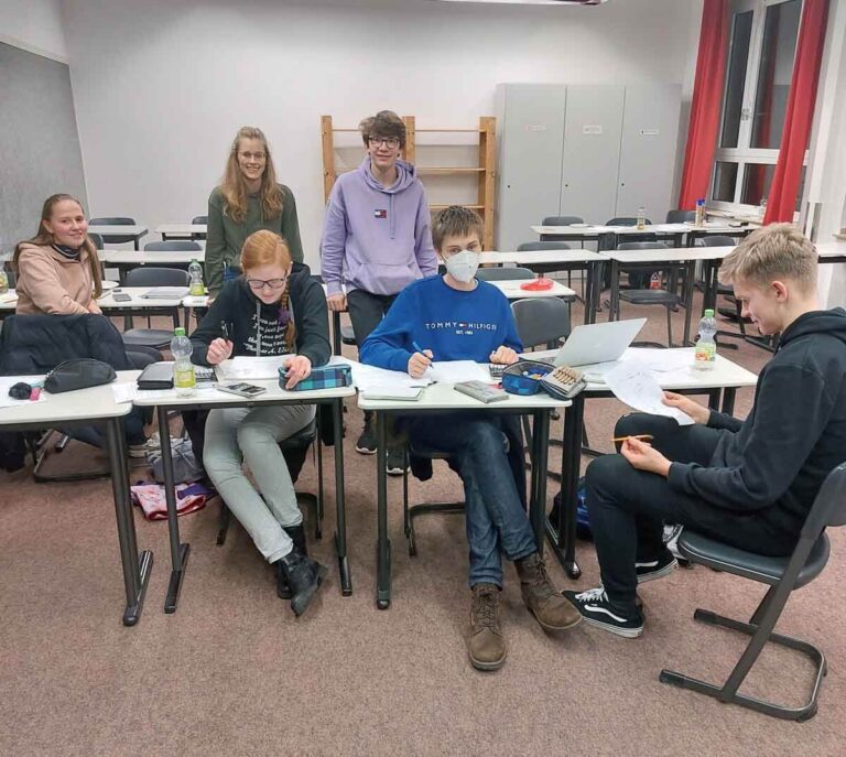 Gute Stimmung herrschte beim Mathematik-Wettbewerb im Gymnasium St. Christophorus. Foto: privat