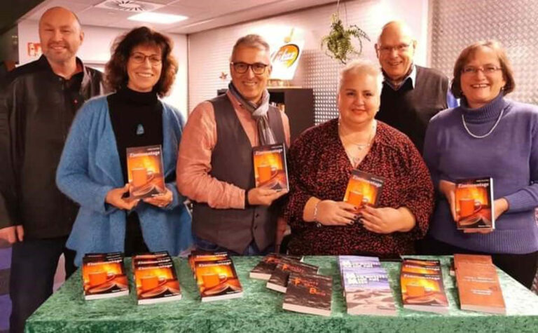 Magnus See (von links), Daniela Sicken, Manfred Groeger, Sabine Fromme, Manfred Kindler und Heike Auel präsentieren die "Zimtsonntage". Foto: privat