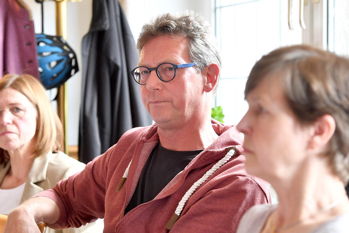 Fair gratulierte der alte Vorsitzende Oliver Grewe (l.) seinem Nachfolger Michael Laschitza. Foto: MSW