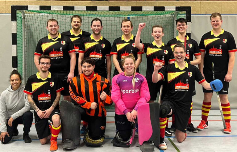 Erleichterung und Freude herrschten bei Hockey United Werne nach dem wichtigen Auswärtssieg in Datteln. Foto: Höper