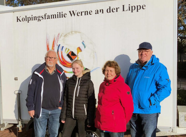 Das Kolping-Team nimmt wieder Kleiderspenden entgegen. Auch alte Handys, Tablets oder Brillen werden gesammelt. Foto: Benno Jäger