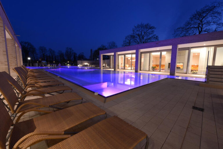 Bei Live-Musik, entspannter Atmosphäre und wohltuenden Wassertemperaturen geht es bei "Music in the Sole" in den Feierabend. Foto: Solebad Werne