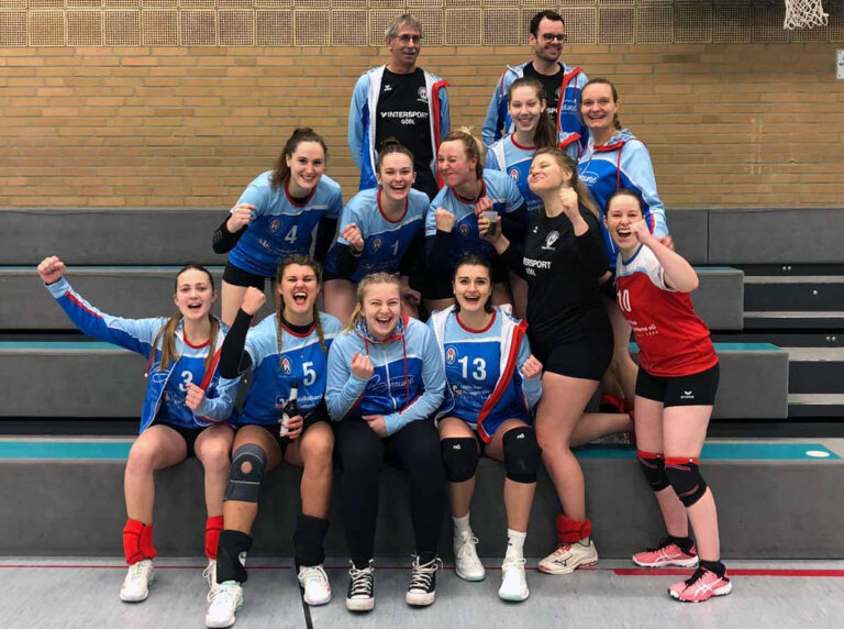 Ein gewohntes Bild: Die Volleyball-Damen des TV Werne jubeln über den nächsten Saisonsieg. Foto: Kollhoff