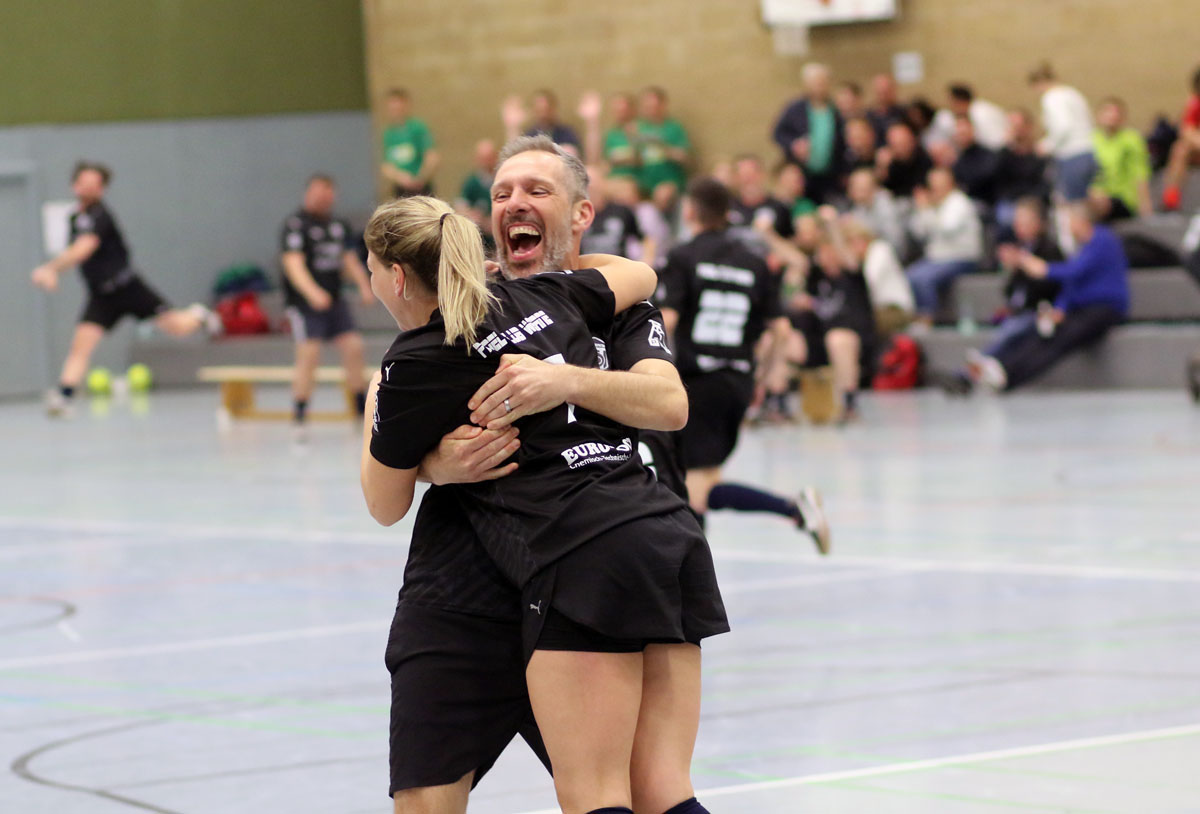 Katharina Hirsch hat den Padelclub zum Turniersieg beim Benefiz-Fußballturnier 