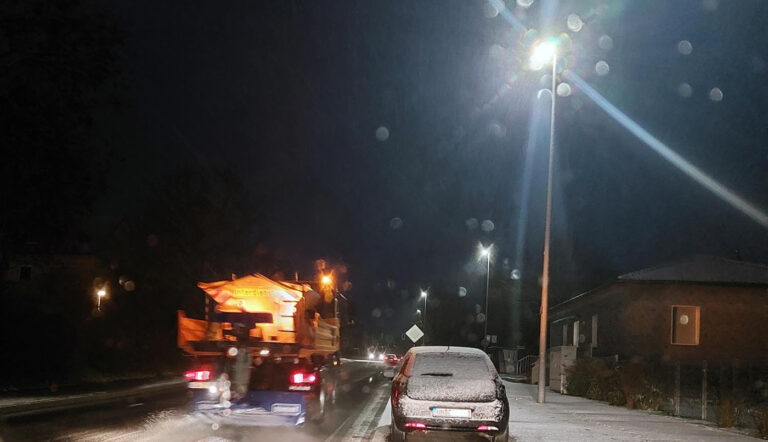 Der Bauhof war mit seinen Streufahrzeugen am Donnerstagmorgen (19.01.2023) unterwegs. Foto: Wagner