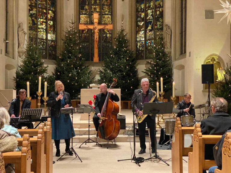 Die meisten Lieder waren bekannt, die Arrangements neu: Das Quintett „Jazzprix“ überzeugte zum Abschluss der Weihnachtszeit mit einfallsreichen Interpretationen und Improvisationen in der St. Christophorus-Kirche in Werne. Foto: Schwarze