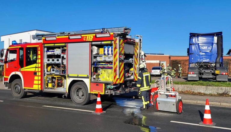 Die Feuerwehr Werne eilte zu einem vermeintlichen Trafobrand ins Gewerbegebiet Wahrbrink. Tatsächlich gab es einen Kurzschluss, der die Stromversorgung in einigen Teilen von Werne lahmgelegt hatte. Foto: Feuerwehr Werne