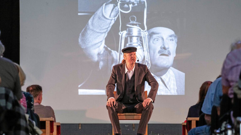 Carsten Bülow erinnert auf Einladung des Kunstvereins im Werner Kino an Jürgen von Manger, besser bekannt durch seine Rolle als „Vorzeigeruhrpottler“ Adolf Tegtmeier. Foto: privat
