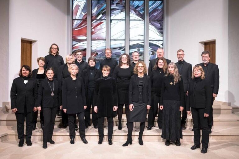 Das Detmolder Vokalensemble interpretiert bei seinem Konzert in Werne auch eine Trauermotette, die an die Zerstörung Dresdens erinnert. Foto: Detmolder Vokalensemble