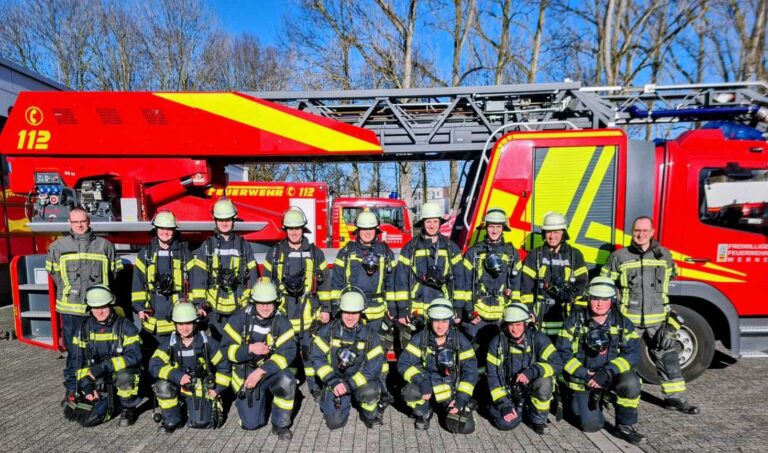 14 neue Atemschutzgeräteträger für die Feuerwehren aus Selm und Werne. Foto: Feuerwehr Werne