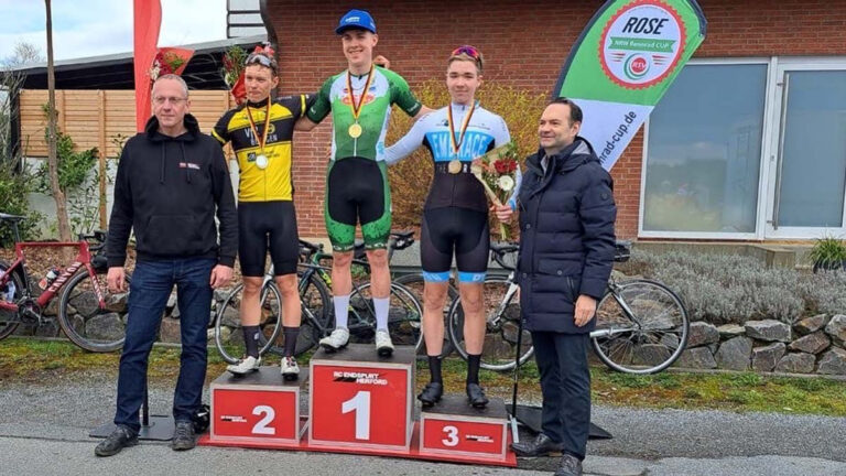 Fabian Peplau (rechts) fuhr beim Radrennen in Herford auf den dritten Rang. Foto: privat