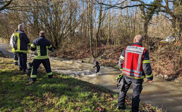 Einsatzkräfte der Feuerwehr suchten die Horne nach dem Vermissten ab - bislang ohne Ergebnis. Foto: Feuerwehr Werne