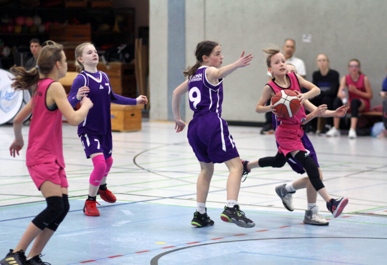 Lisa Bleckmann zieht in dieser Szene dynamisch zum Korb. Foto: Wagner