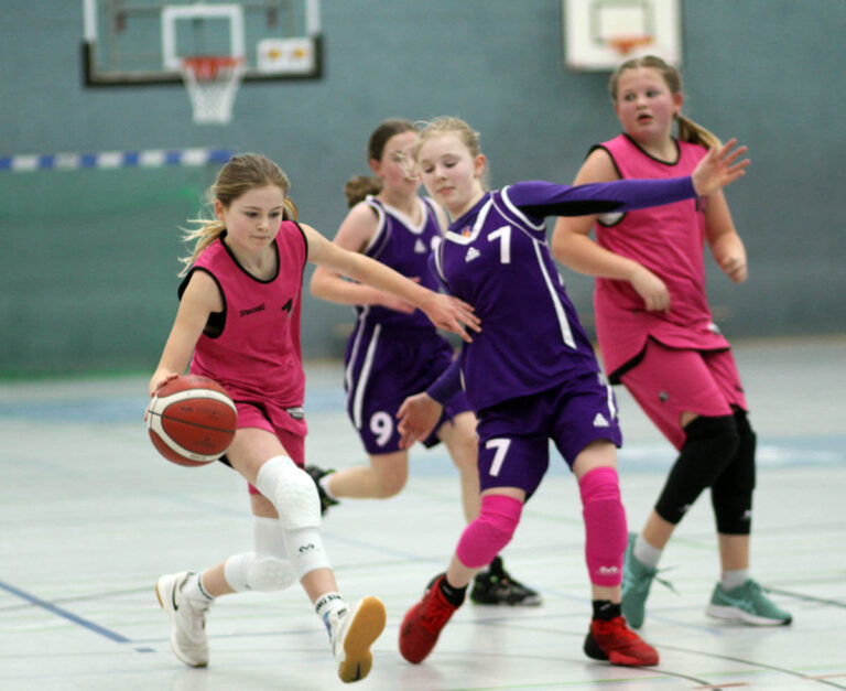 LippeBaskets-Spielerin Clara Rose (links) nahm an dem WBV-Lehrgang teil. Foto: Wagner