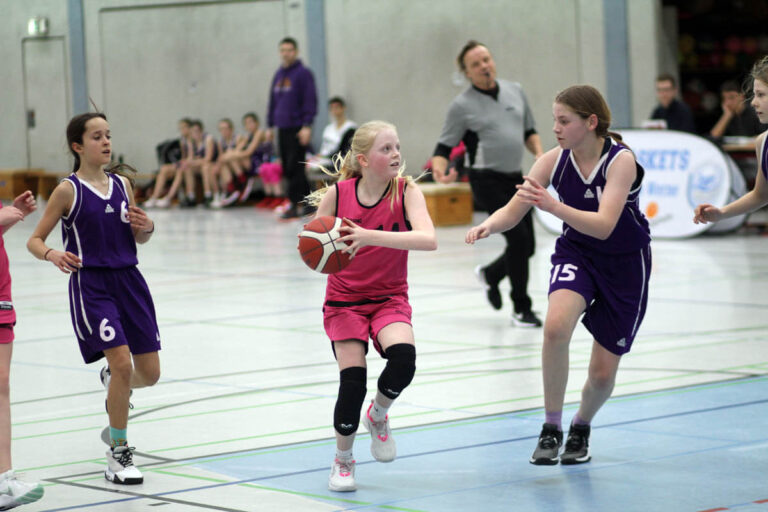 Charlotte Brand und die U12-Mädchen der LippeBaskets zählen zu den vier besten Mannschaften ihrer Altersklasse in Westdeutschland. Foto: Wagner