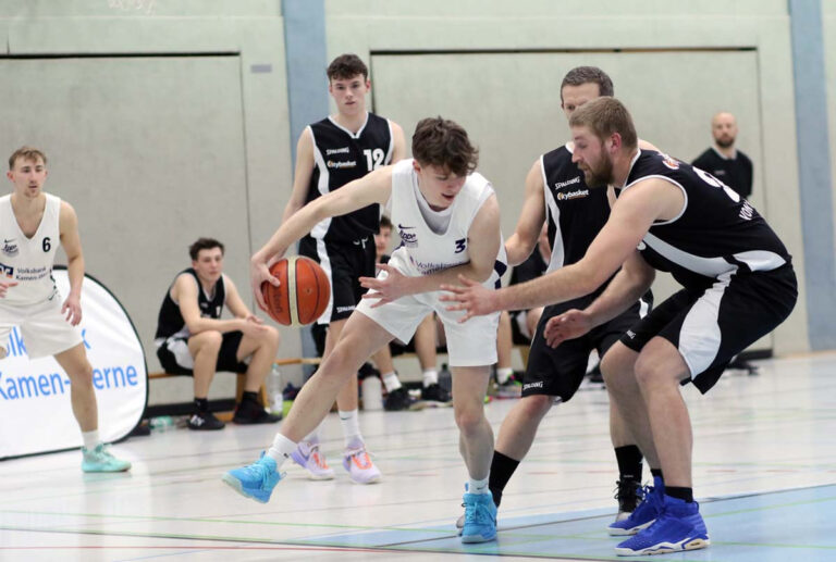 Jordan Most traf kurz vor der Pause aus der Distanz und sorgte für einen beruhigenden Vorsprung der LippeBaskets gegen Recklinghausen. Foto: Wagner