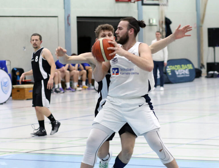 Jonah Bredt sorgte aus der Distanz für den LippeBaskets-Sieg in Iserlohn. Foto: Wagner