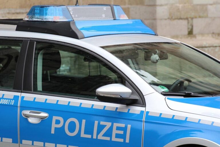 Die Polizei war zweimal in Ascheberg-Herbern im Einsatz: EinTrecker-Diebstahl endete im Graben, eine Drogenfahrt wurde gestoppt. Symbolbild: pixabay