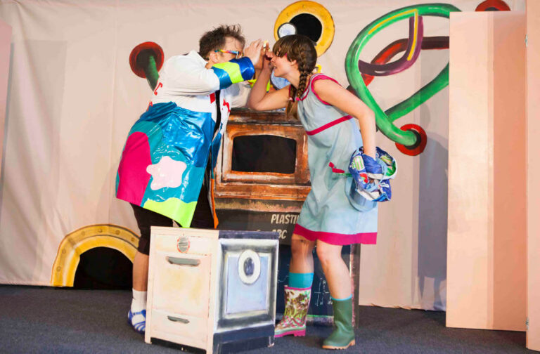 Mit dem Theaterstück „Motte will Meer“ – einem ökologischen Kindertheater zum Mitdenken - startet die Veranstaltungsreihe für Familien in der Schlossgemeinde. Foto: Jessica Jahning