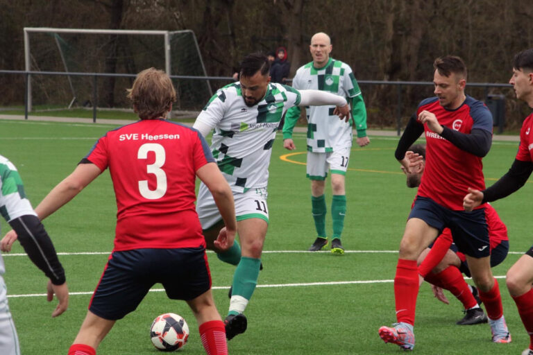 Onur Tasdemir hatte gegen den SVE Heessen III einen schweren Stand und blieb ohne Tor. Foto: Wagner