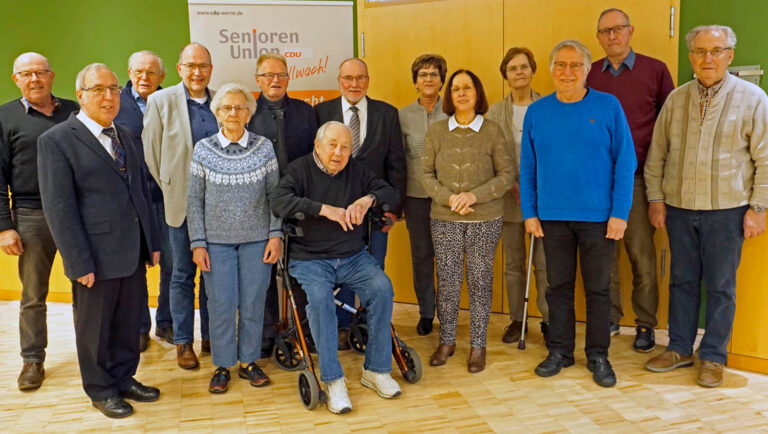 Das Bild zeigt die anwesenden Mitglieder des neuen Vorstands des Senioren-Union Werne und ausgeschiedenen Mitglieder Hannelore Eurich und Karl Tytko mit dem Stadtverbandsvorsitzenden Rolf Weißner. Foto: Gabriele Kranemann