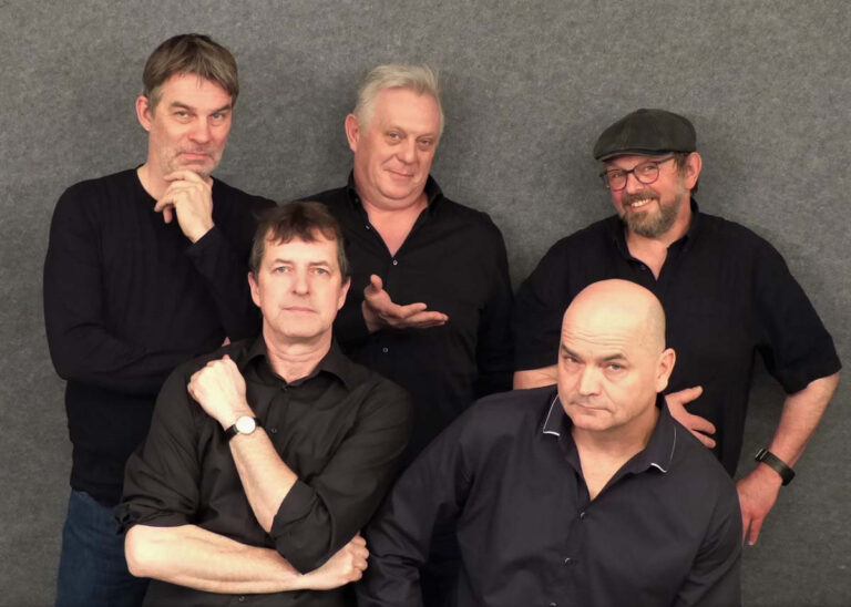Thomas Kuhlmann (von links), Werner Geldmacher, Elmar Held, Dirk Schnickmann und Thomas Hohenhövel sind die "Smooth Invaders". Foto: privat