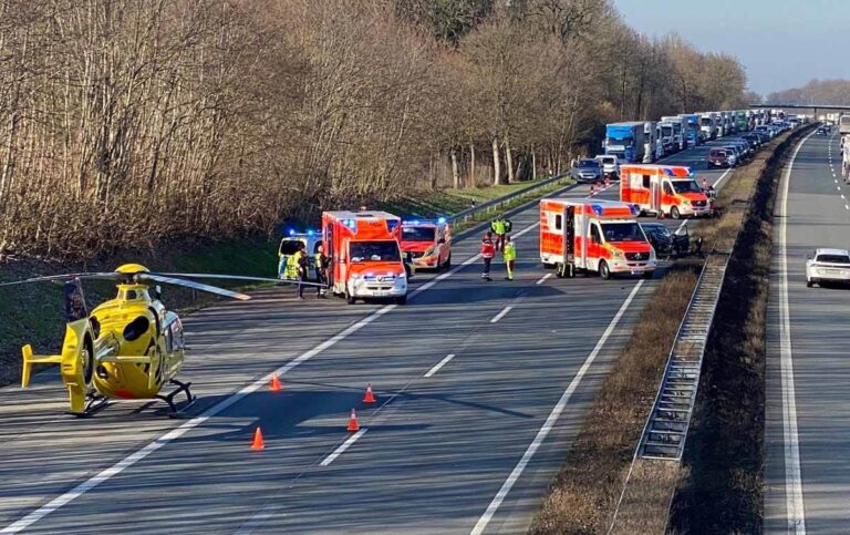Auf der A1 hat sich zwischen Ascheberg und Werne ein Verkehrsunfall ereignet. Die Autobahn ist noch bis in den Abend in Fahrtrichtung Dortmund gesperrt. Foto: T. Schütte