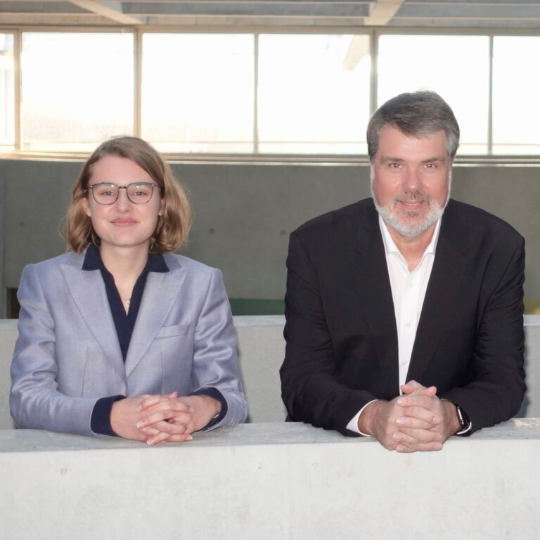 Viel Lob gab es für Schülerin Victoria, die ein Praktikum beim MdB Michael Thews (SPD) absolvierte. Foto: privat